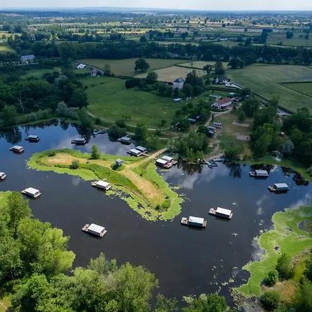 Tekne Village Toue Du Domaine Des Demoiselles Chassenard