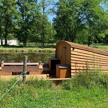 Village Toue Du Domaine Des Demoiselles Botel