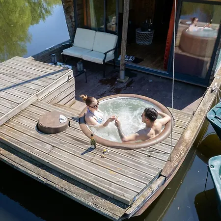 Botel Village Toue Du Domaine Des Demoiselles *