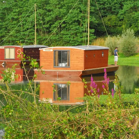 Botel Village Toue Du Domaine Des Demoiselles Chassenard
