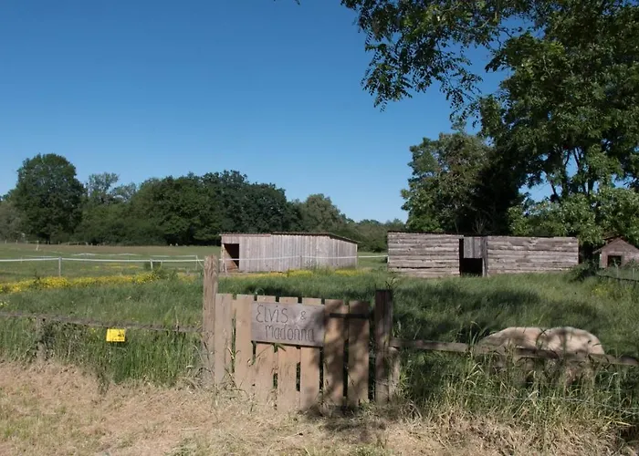 Botel Village Toue Du Domaine Des Demoiselles