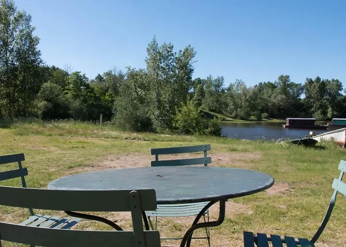 Village Toue Du Domaine Des Demoiselles Botel Chassenard