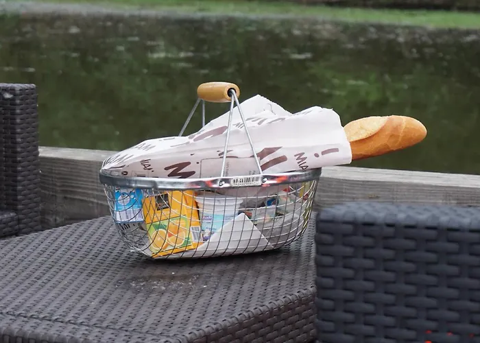 Village Toue Du Domaine Des Demoiselles Botel Chassenard