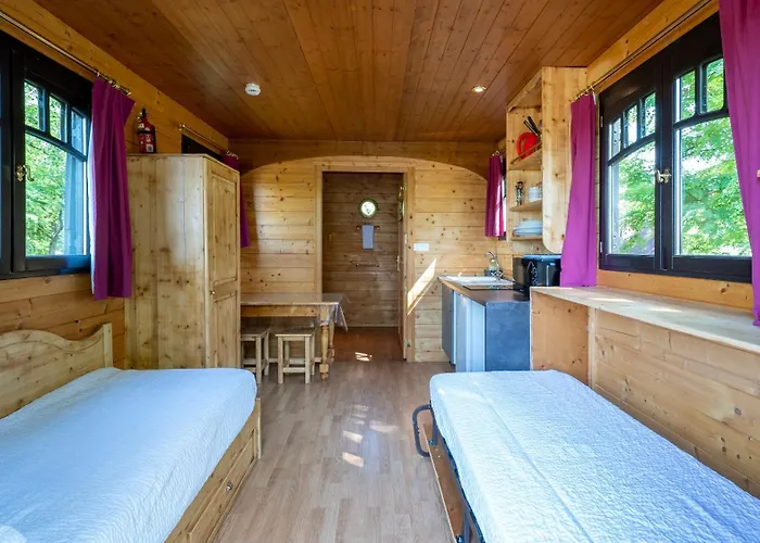 Botel Village Toue Du Domaine Des Demoiselles