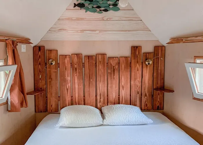 Village Toue Du Domaine Des Demoiselles Botel *