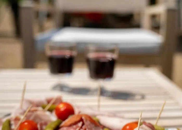 Village Toue Du Domaine Des Demoiselles Botel