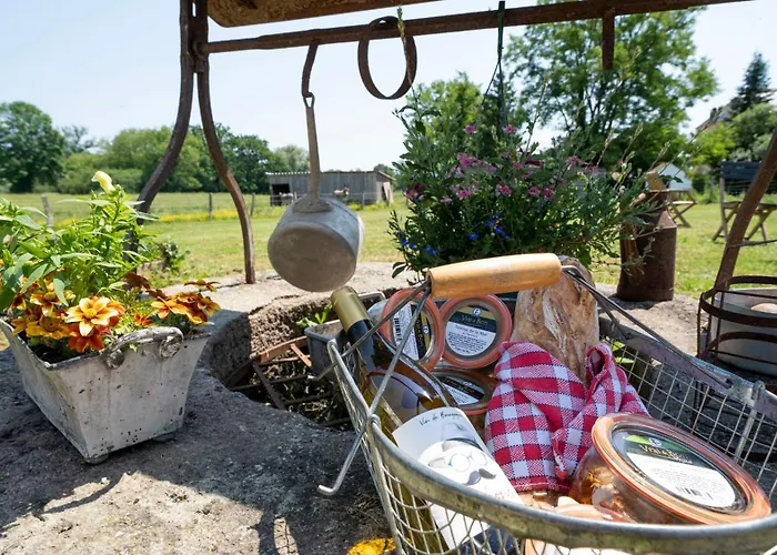 Village Toue Du Domaine Des Demoiselles Botel Chassenard