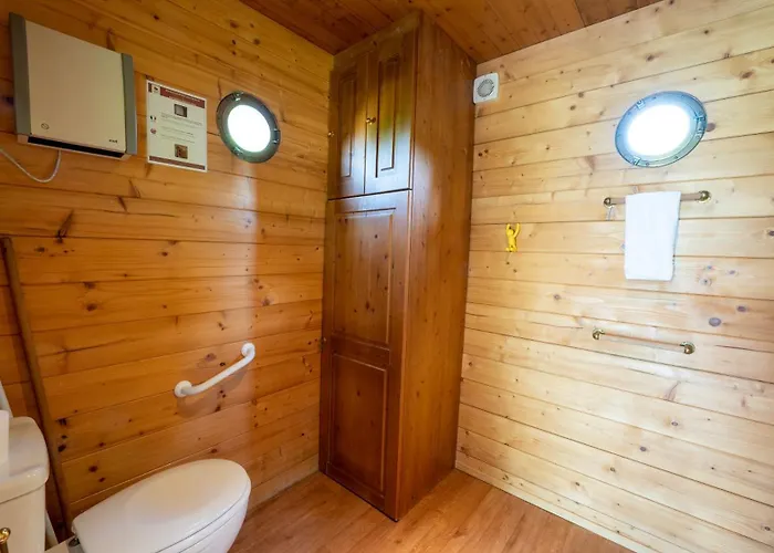 Village Toue Du Domaine Des Demoiselles Botel Chassenard