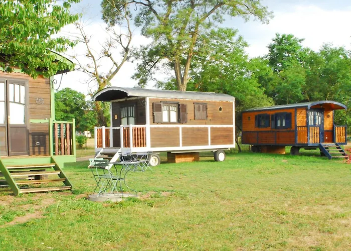 Village Toue Du Domaine Des Demoiselles Botel Chassenard