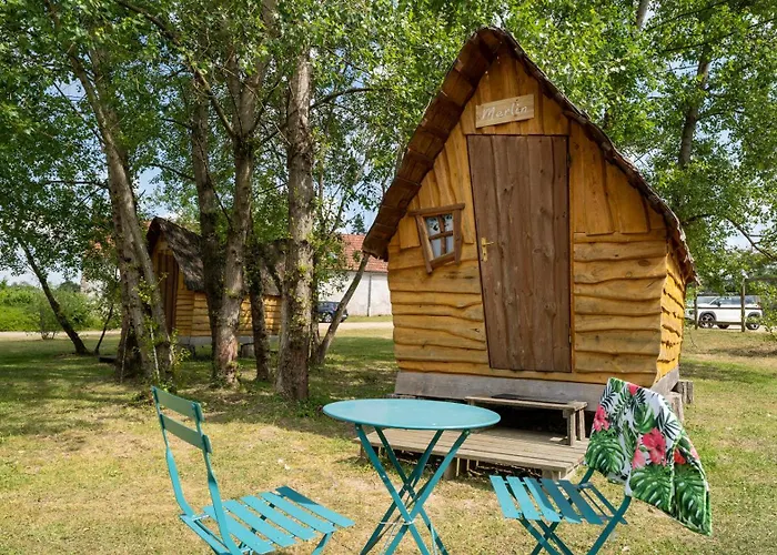 Botel Village Toue Du Domaine Des Demoiselles