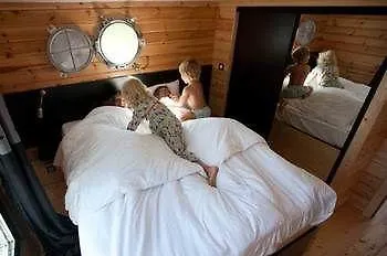 Village Toue Du Domaine Des Demoiselles * Chassenard