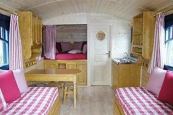 Village Toue Du Domaine Des Demoiselles Botel