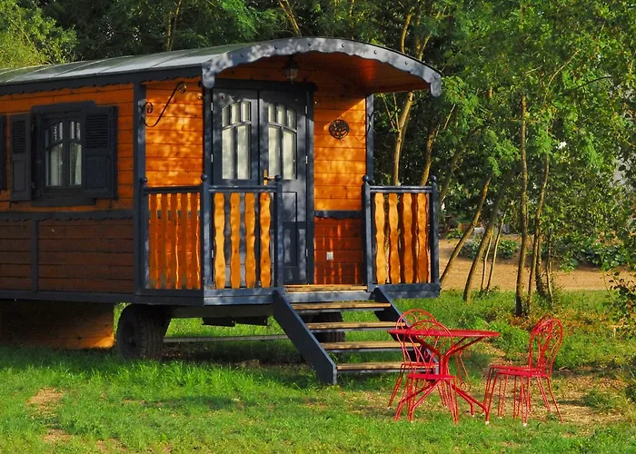 Village Toue Du Domaine Des Demoiselles Botel