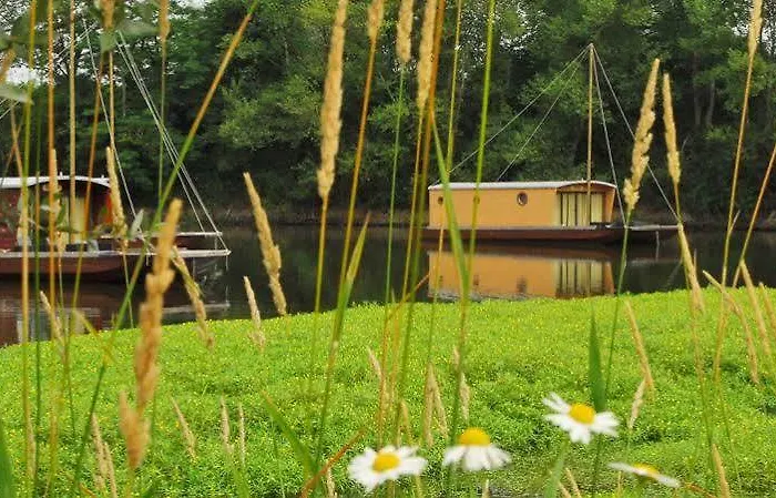 Village Toue Du Domaine Des Demoiselles Botel *