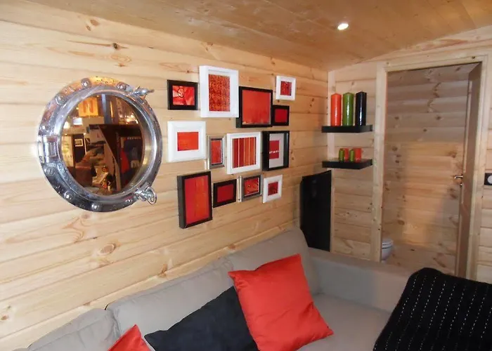 Village Toue Du Domaine Des Demoiselles Botel *