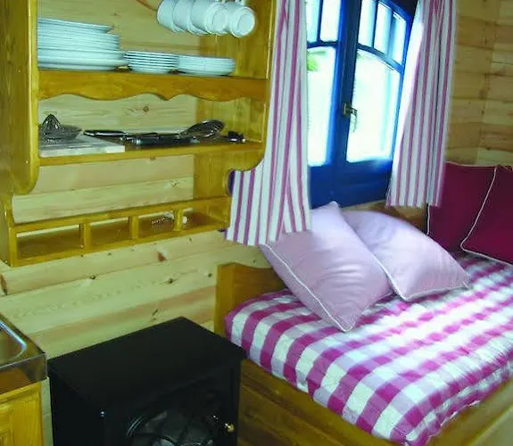 Village Toue Du Domaine Des Demoiselles Botel