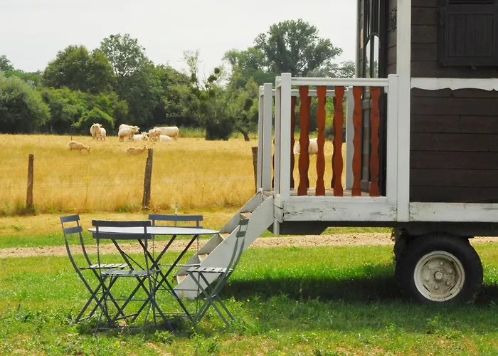 Village Toue Du Domaine Des Demoiselles Botel