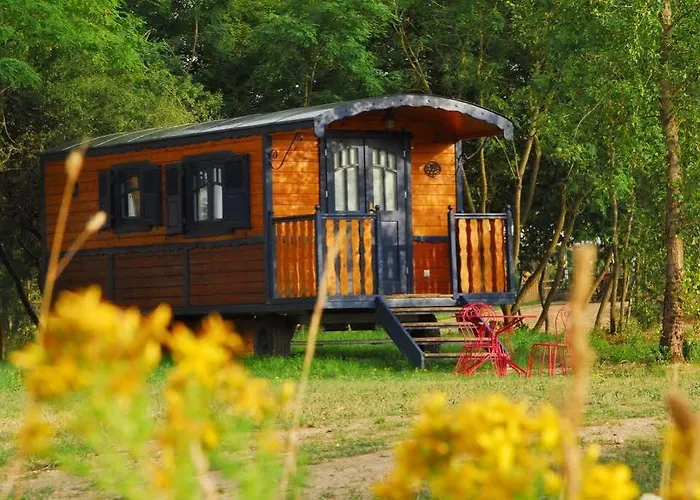 Village Toue Du Domaine Des Demoiselles Botel